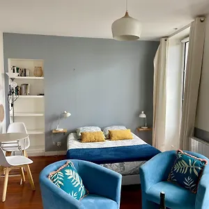 Appartement Le Balcon De La Place, Dinan